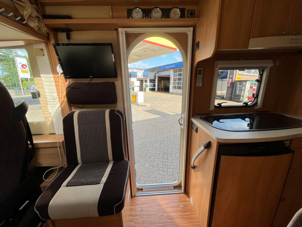 2013 Dethleffs Globebus I 004 photo 7