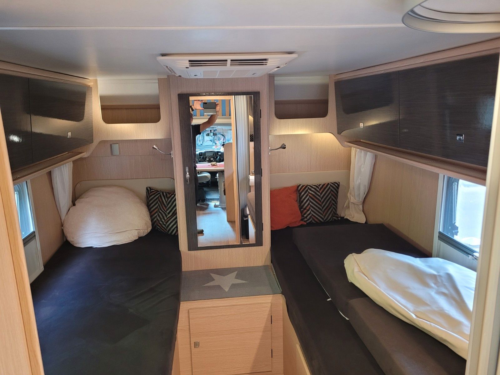 2017 XGO Dynamic 95G Alcove Motorhome photo 5