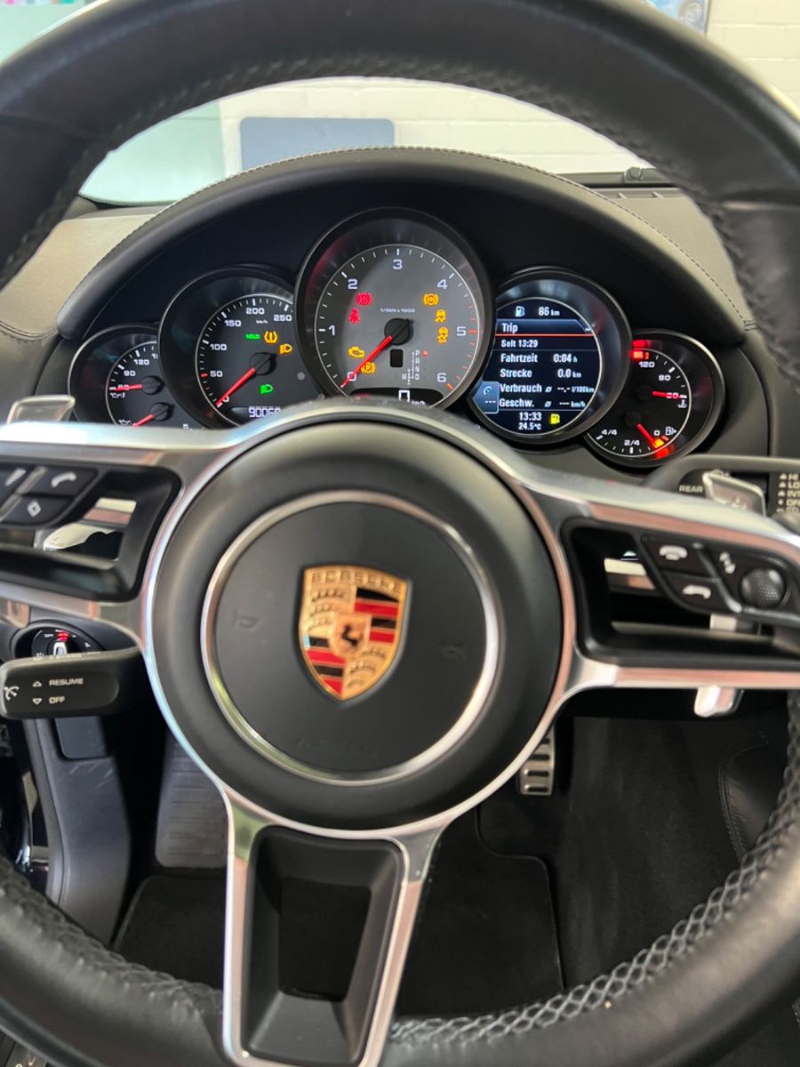 2017 Porsche Cayenne S Diesel Platinum Edition photo 11
