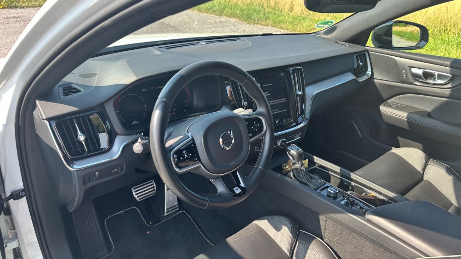 2019 Volvo V60 T5 Geartronic R Design photo 2