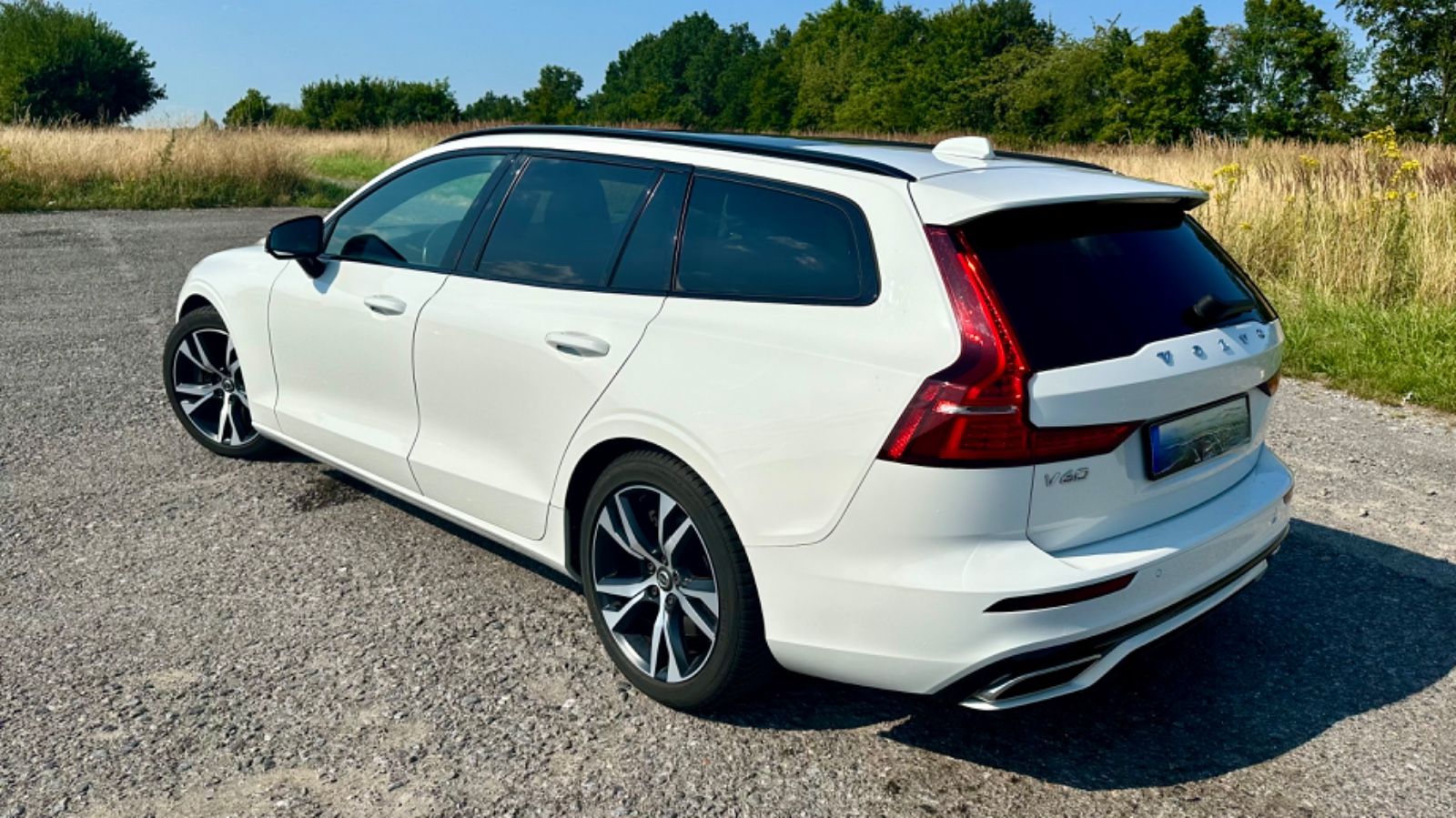 2019 Volvo V60 T5 Geartronic R Design photo 5