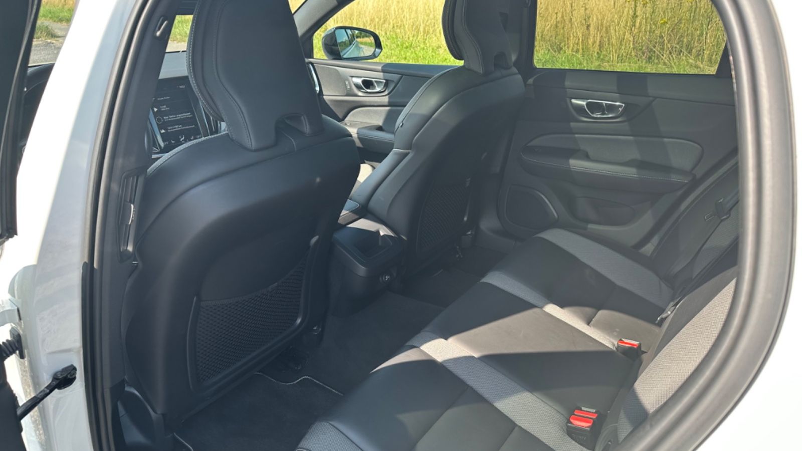 2019 Volvo V60 T5 Geartronic R Design photo 9