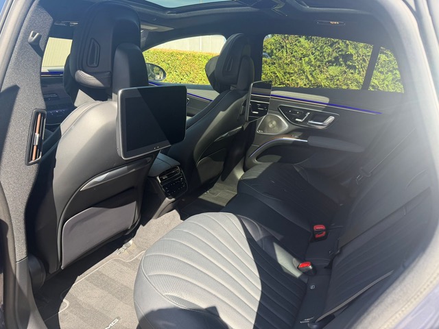 2024 Mercedes-Benz EQS 580 4MATIC Executive Edition AMG Line photo 3