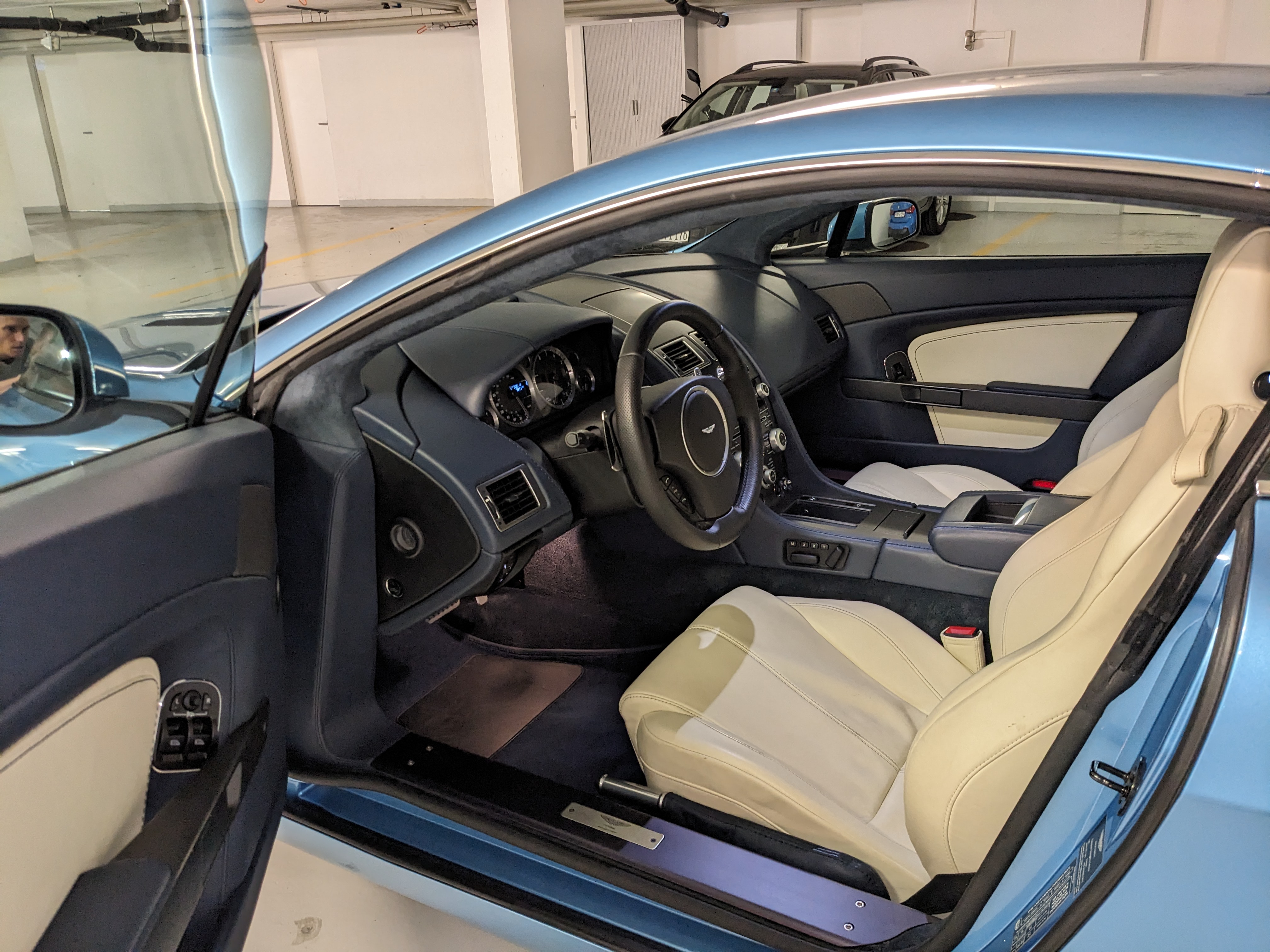 ASTON MARTIN 4.7 Sportshift photo 2