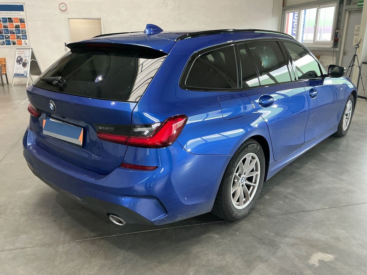 BMW 320d Touring M Sport photo 20
