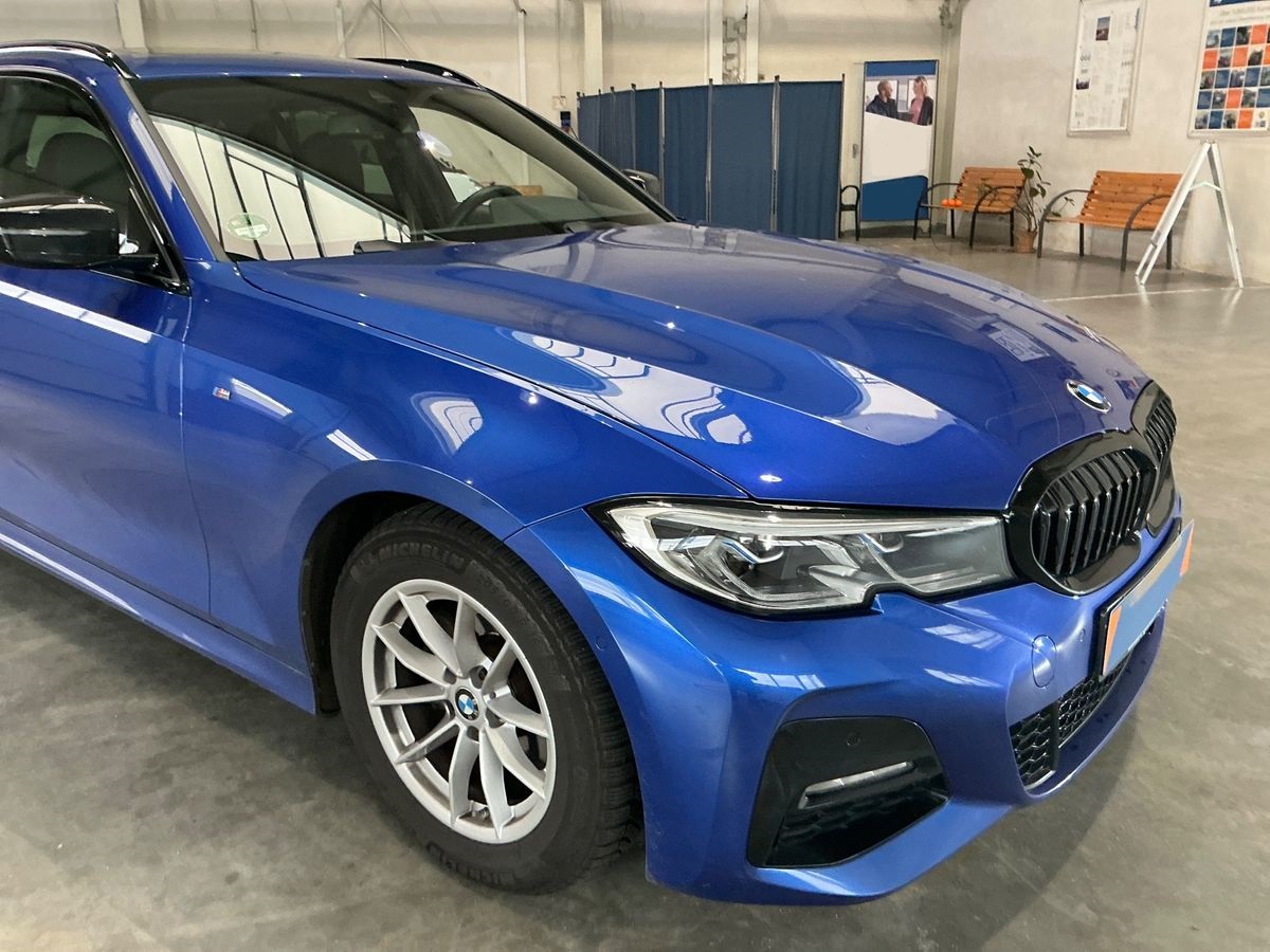 BMW 320d Touring M Sport photo 24