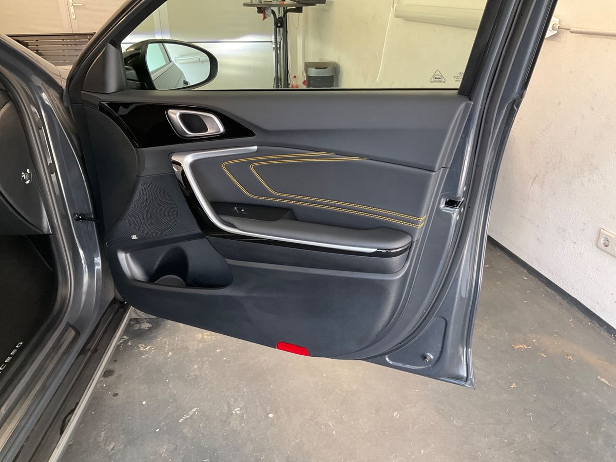 Kia XCeed 1.4 TGDI Launch Edition photo 31