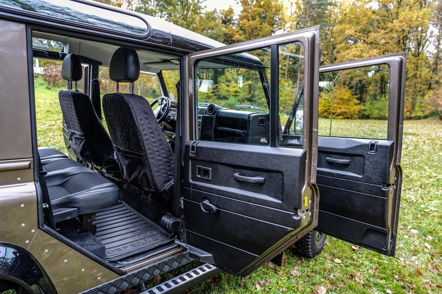 Land Rover Defender 110 Rough II Limited Edition photo 27