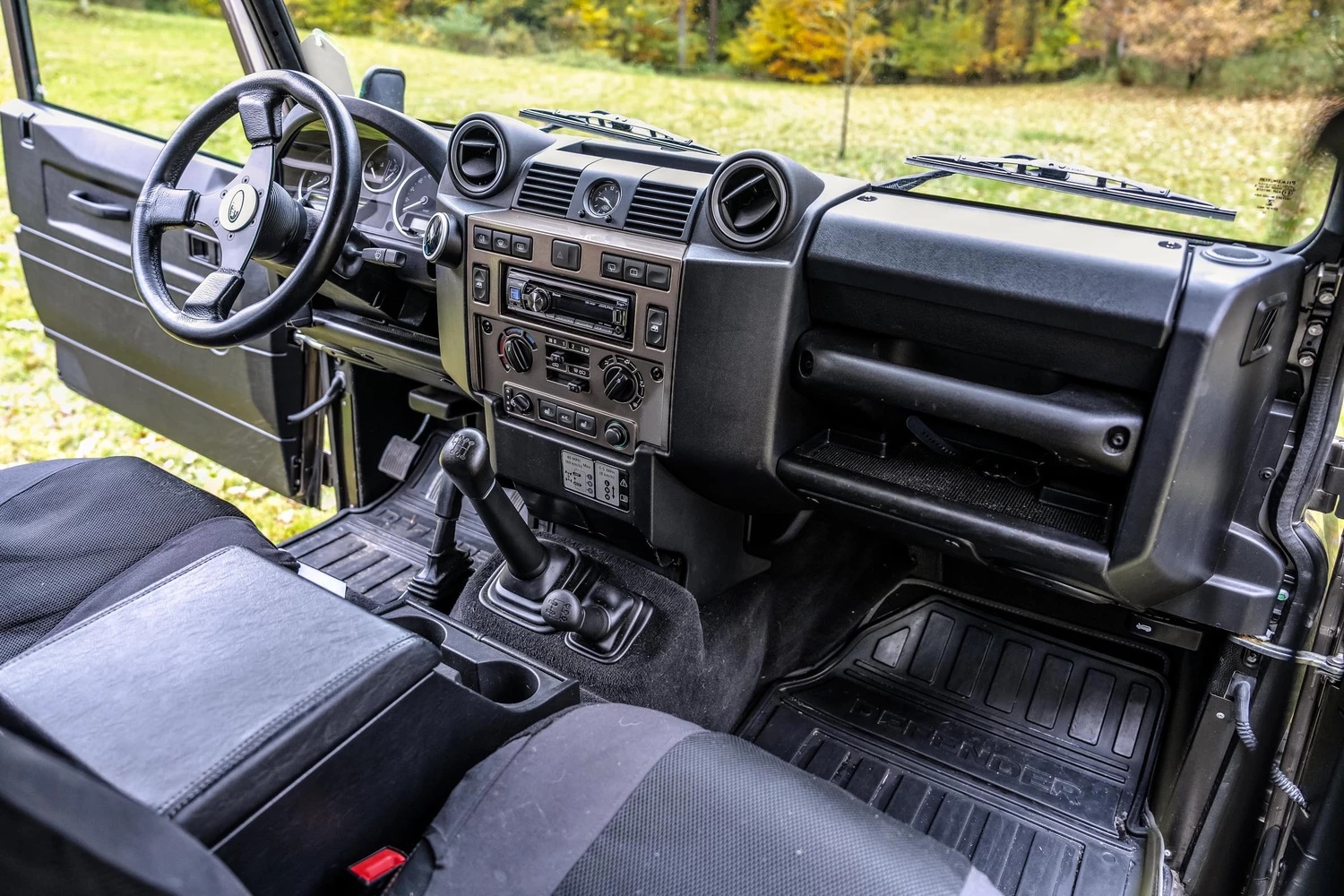 Land Rover Defender 110 Rough II Limited Edition photo 31