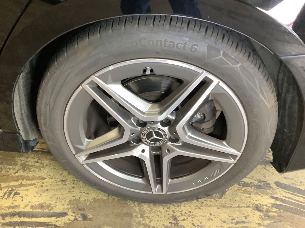 Mercedes-Benz A 200 AMG Line Sedan photo 2