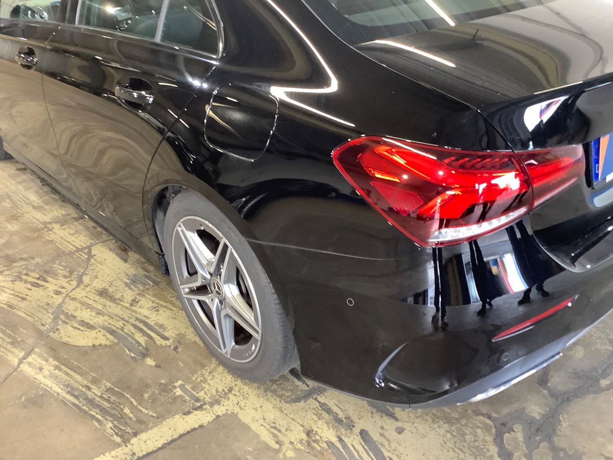Mercedes-Benz A 200 AMG Line Sedan photo 3