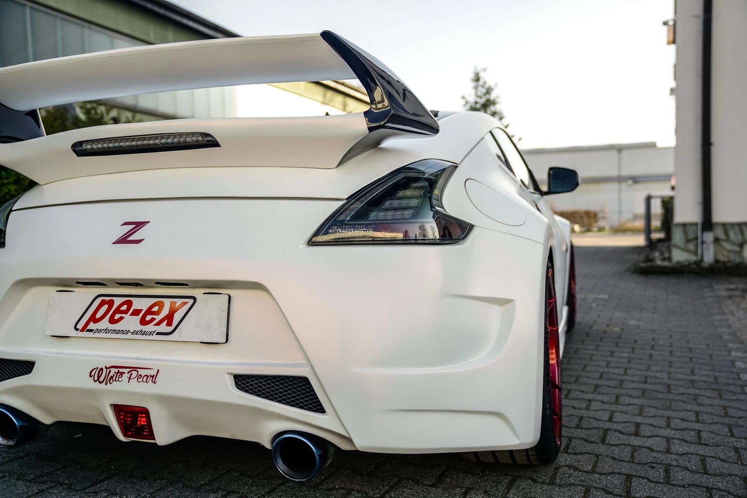 Nissan 370Z Coupé (2014) photo 8