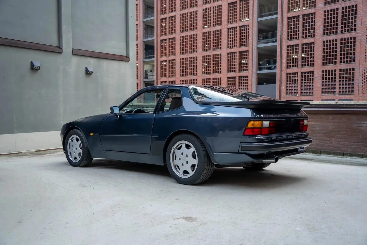 Porsche 944 S (1986) Nautikblau Metallic photo 2