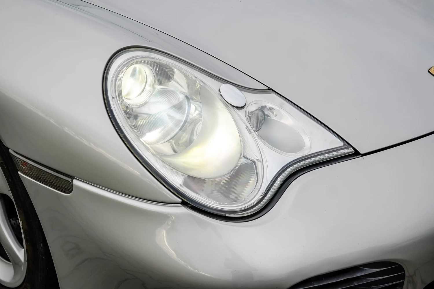 Porsche 996 Turbo - 2001 photo 7