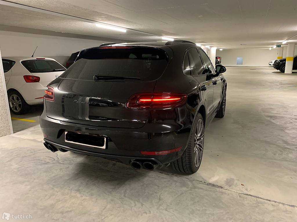 Porsche Cayenne GTS photo 2