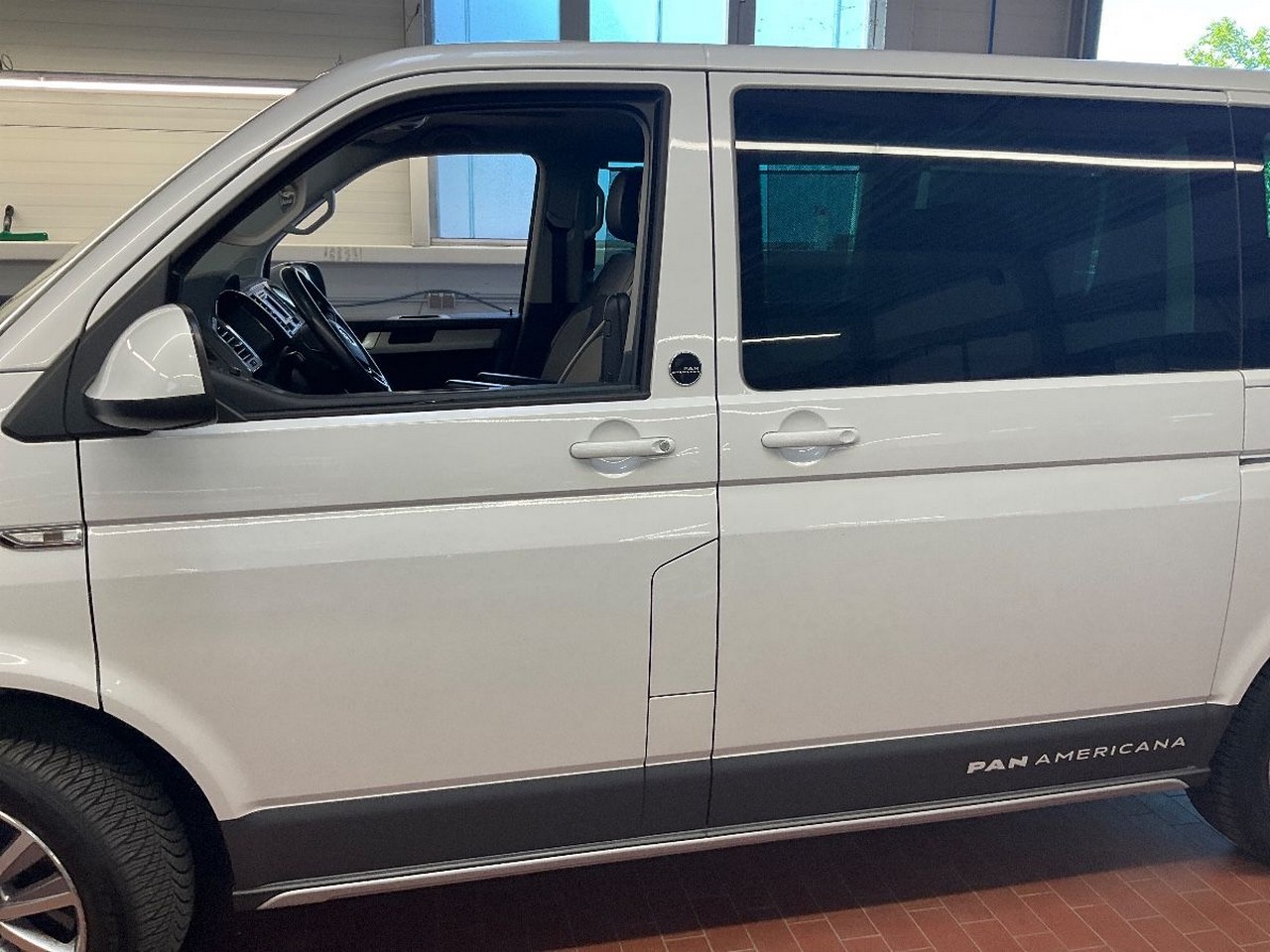 Volkswagen T6 Multivan 2.0 TDI PanAmericana photo 2