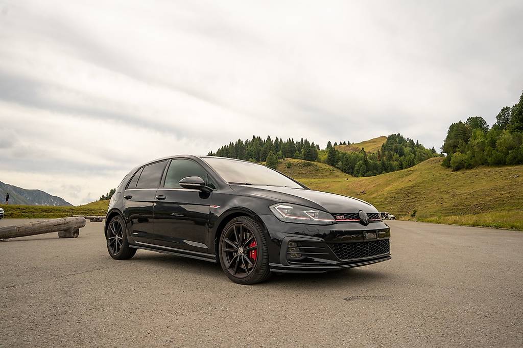 VW Golf GTI Performance 2.0 TSI photo 6