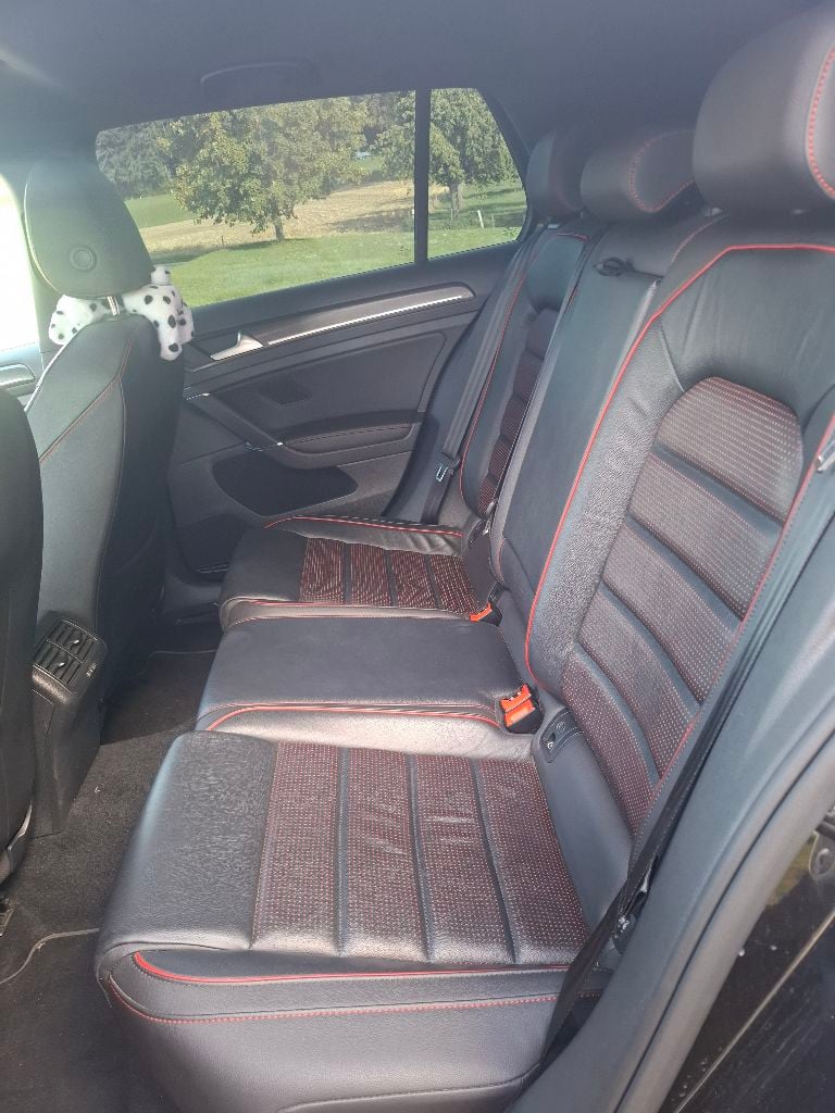 VW Golf GTI Performance 2.0 TSI photo 7