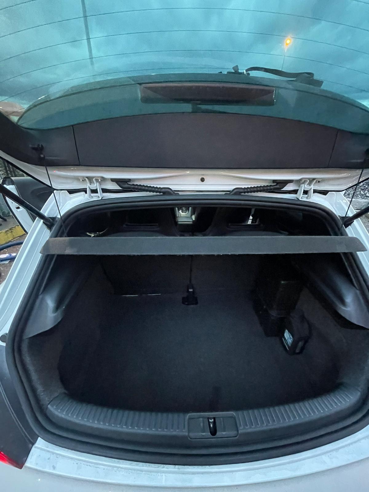 VW Scirocco 2.0 TSI R-Line Package photo 4